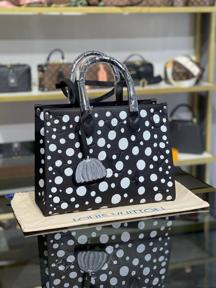 LOUIS VUITTON - Yayoi Kusama OnTheGo MM