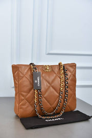 CHANEL - Shopping Bag