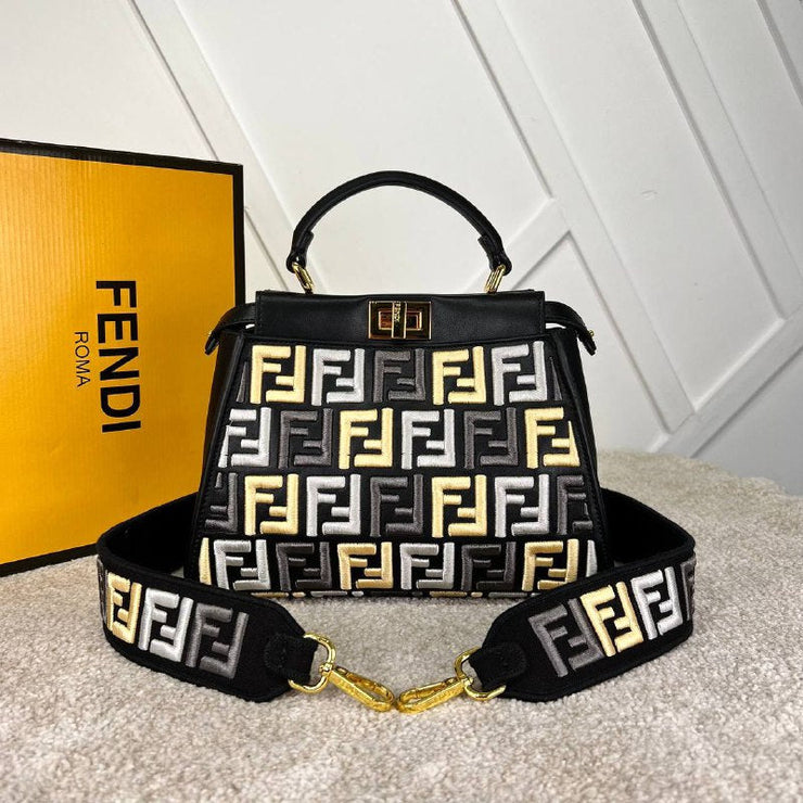 FENDI- Peekaboo