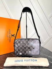 LOUIS VUITTON-Alpha Messenger