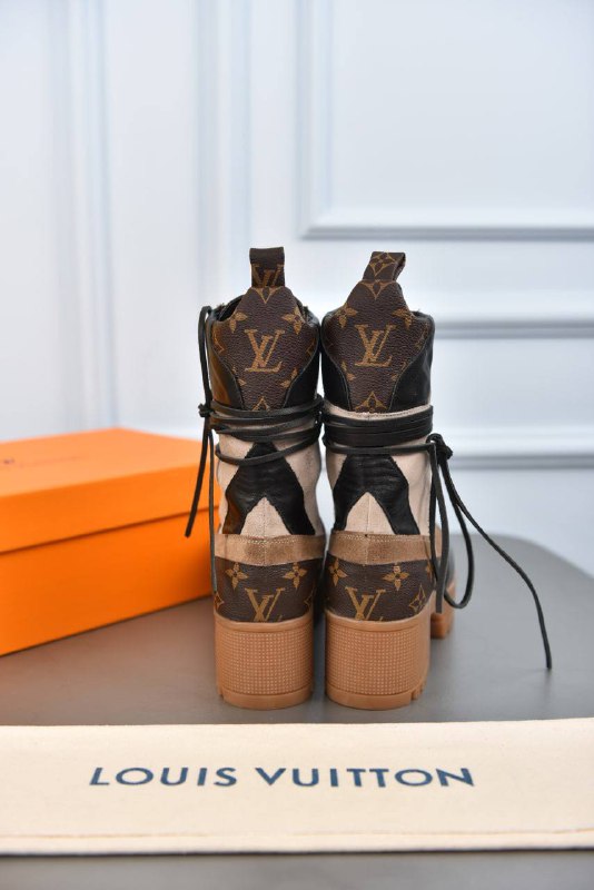 LOUIS VUITTON-Laureate Desert