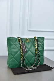 CHANEL - Shopping Bag