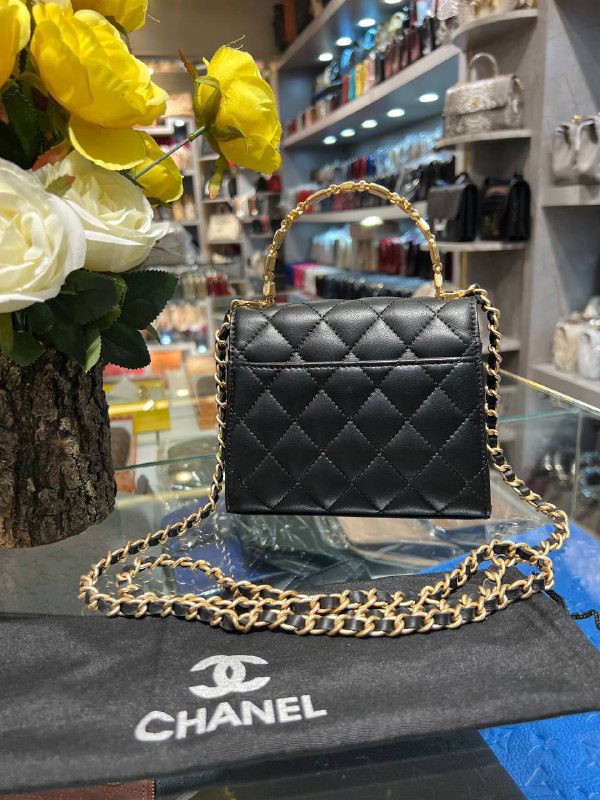 CHANEL-MINI HANDLE CLUTCH