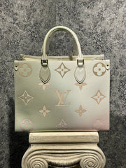 Louis Vuitton  - Onthego MM Tote Bag