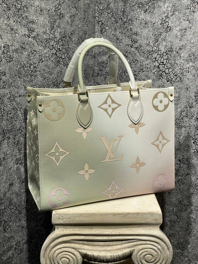 Louis Vuitton  - Onthego MM Tote Bag