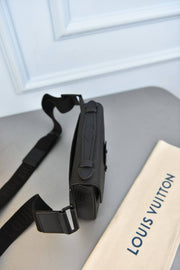 LOUIS VUITTON - S Lock Sling Bag