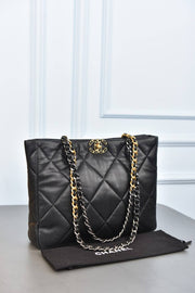 CHANEL - Shopping Bag