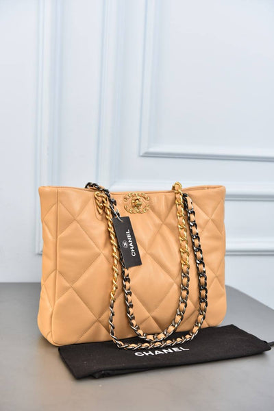 CHANEL - Shopping Bag